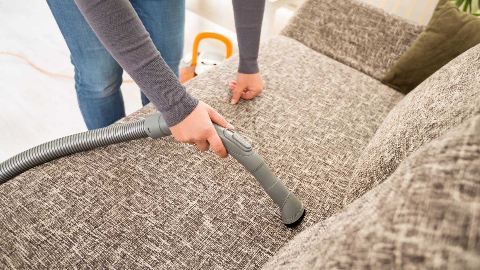 Cómo limpiar y mantener tu sofá para que dure más - Sofacenter
